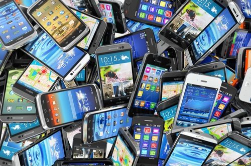 Shocking Spike in Chinese Smartphones Fuels Record-Breaking Imports in Kenya—Tax Evasion Suspicions Erupt.