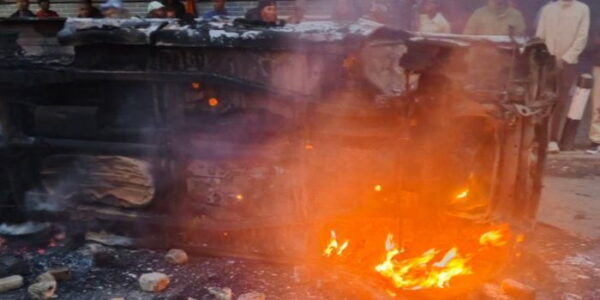 Nairobi on Edge! Furious Vendors Torch County Vehicle Near Afya Centre – Chaos Engulfs CBD in Fiery Showdown.