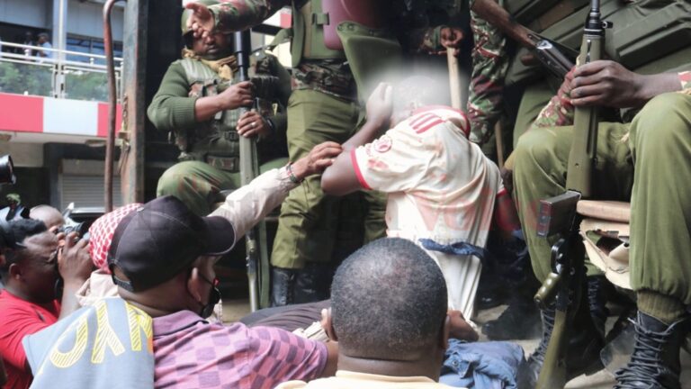 Police Guns Down Mask Vendor in Broad Daylight Amid Protest Over Teacher’s Death — Public Outrage Erupts Across Kenya.