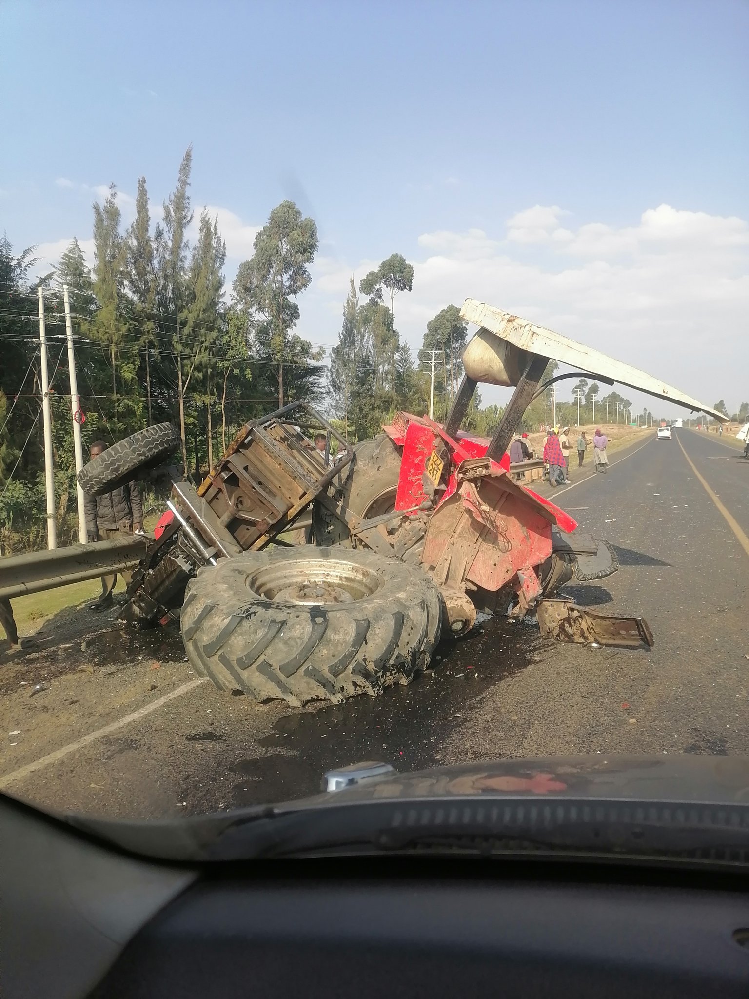 Lorry and Tractor Collide at Kutete Causing Major Disruption on Narok–Kisii Highway.