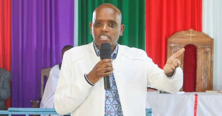 Chaos at KK Mwenyewe’s Funeral as “Ruto Must Go” Chants Drown Out Dennis Itumbi.