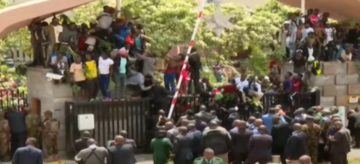 Chaos at Parliament as Raila Odinga’s Body Viewing Moved to Kasarani Stadium.
