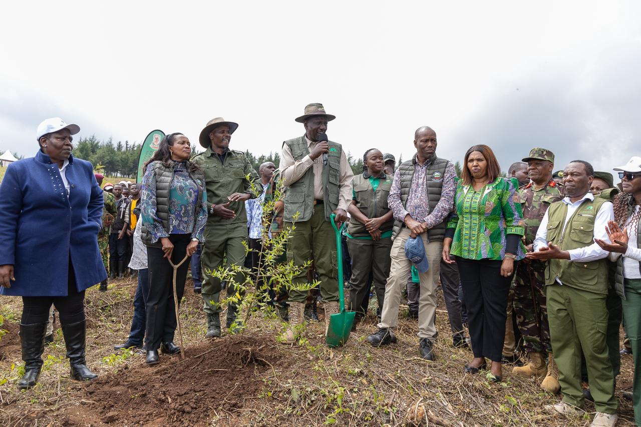 Ruto’s Bold Promise: 10,000km of Roads to Be Built Under KSh 15 Trillion Plan.